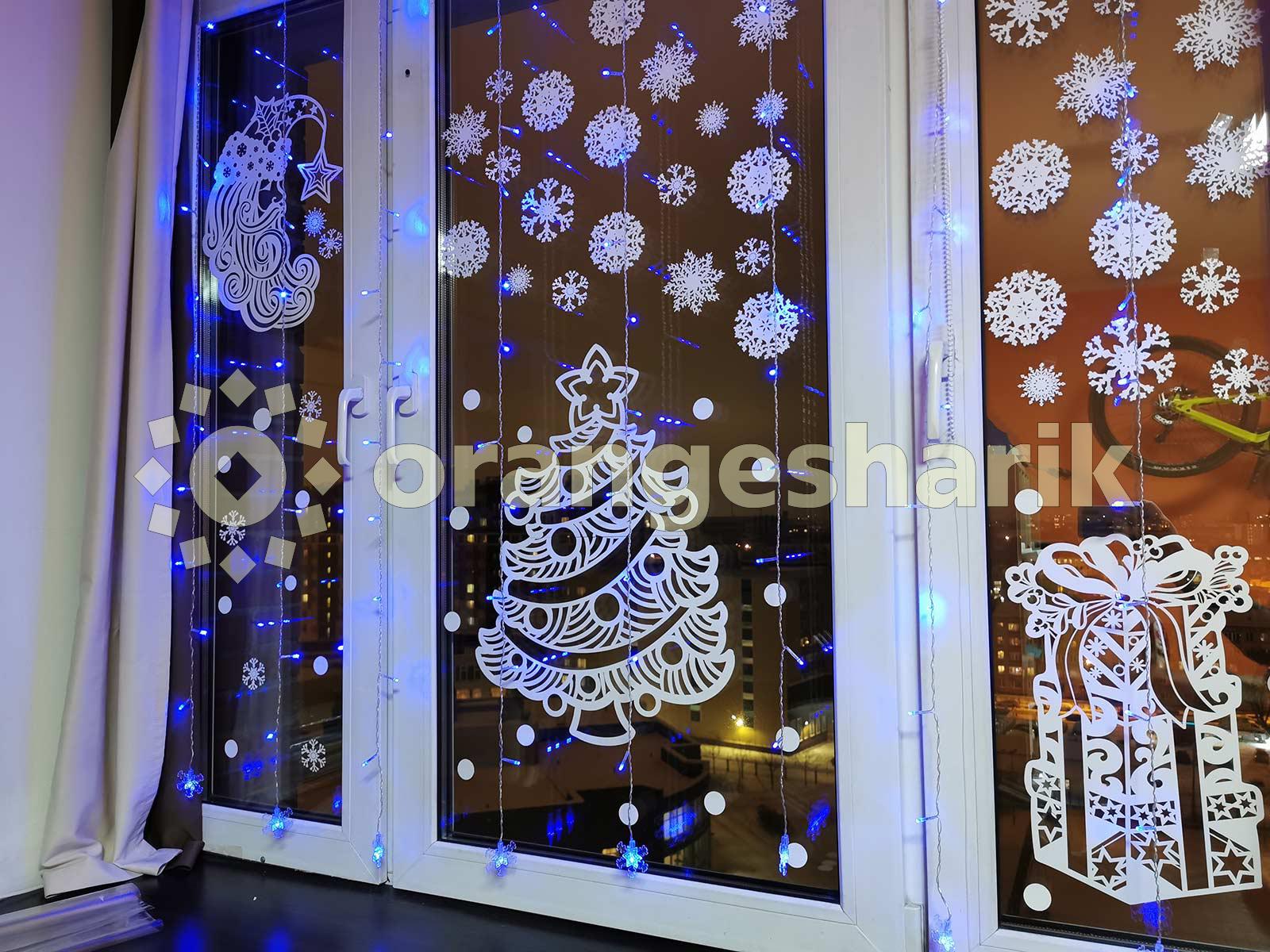 Украшение на окна - Месяц со снежинками
